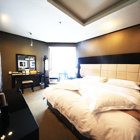 Hotel Xinjiang Yema International Clubhouse à Urumqi Extérieur photo